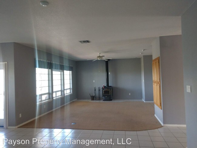 Foto del edificio - 3 br, 2 bath House - 1414 E. CEDAR LN.