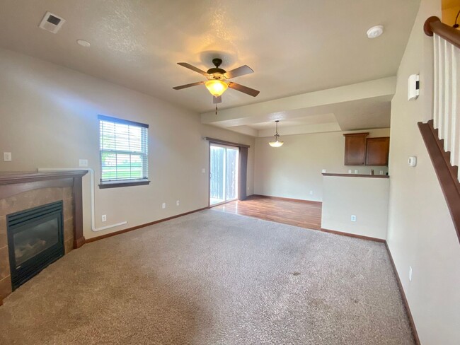Building Photo - $1,750 | 3 Bedroom, 2.5 Bathroom | Pet Fri...