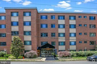 Building Photo - 1200 S Arlington Ridge Rd