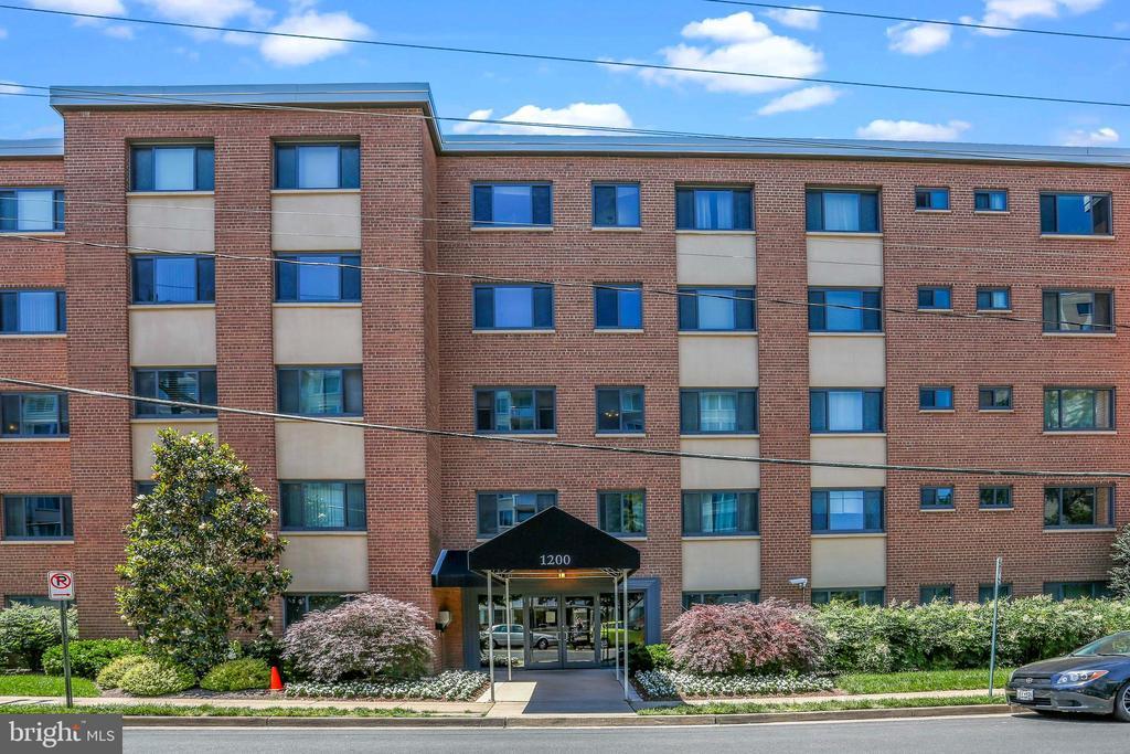 Primary Photo - 1200 S Arlington Ridge Rd