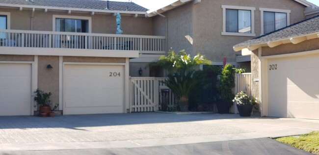 Building Photo - 204 Avenida Baja