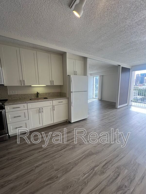 Building Photo - 1655 Makaloa St