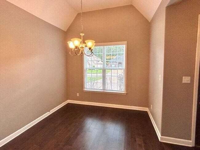 Foto del edificio - Now Leasing A 4 Bedroom 2 Bath Home In Oli...
