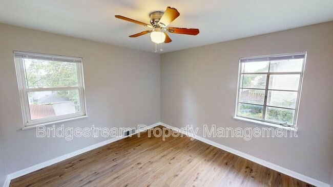 Building Photo - 23 Murray Dr