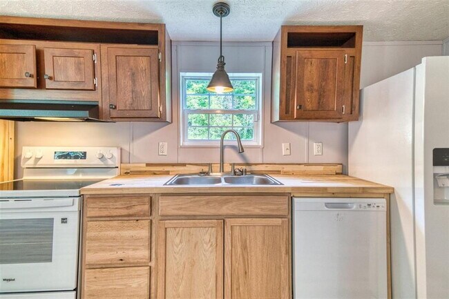 Foto del edificio - 3 Bedroom / 2 Bathroom Home in Russellville