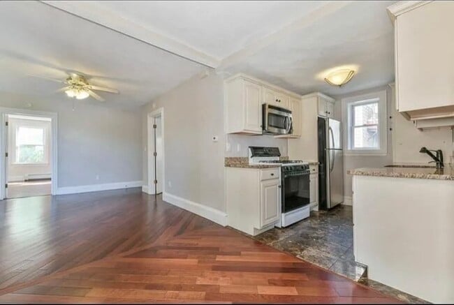 Building Photo - 154 Webster St