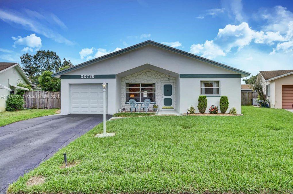 Primary Photo - 22780 Family Cir