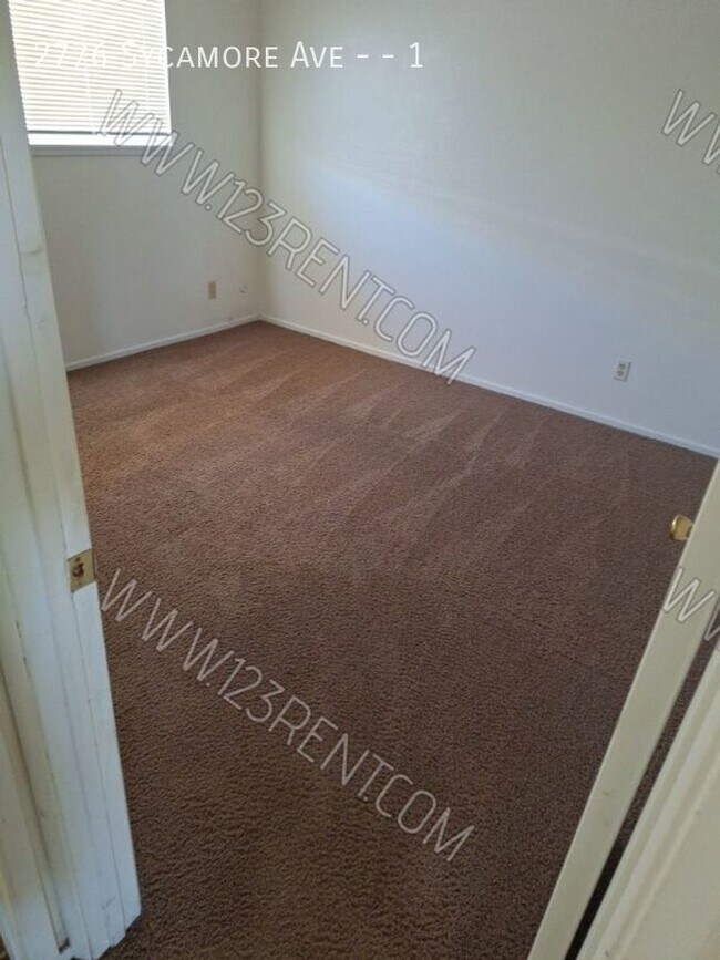 Building Photo - 2BD/ 1BATH TOWN HOUSE ROSAMOND