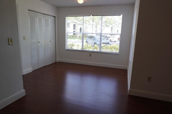 Foto del edificio - 1401 Village Blvd