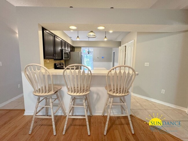 Building Photo - Cul-de-Sac Charm: Beautiful 4 Bedroom Home in Mary Esther Near Beaches and Bases!