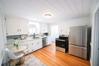 Building Photo - 14 Paul Revere Rd