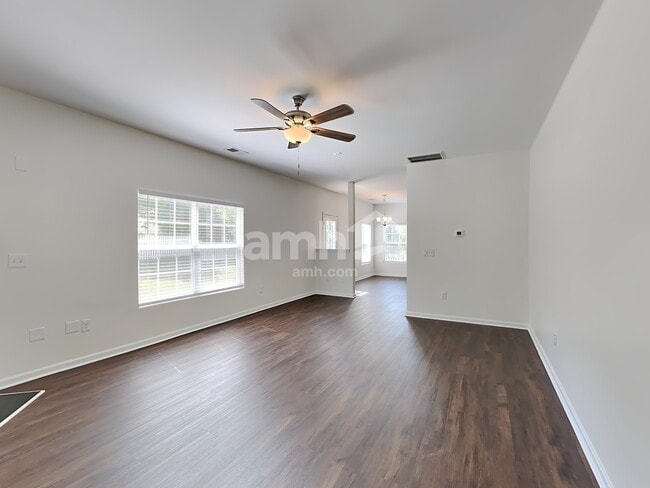 Building Photo - 816 Steam Boat Street