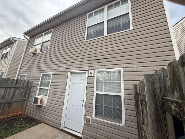 Building Photo - 3045 Lakeside Cir