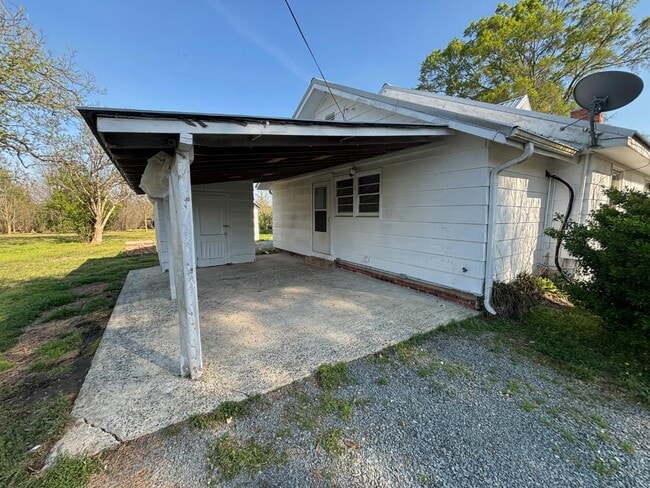 Building Photo - 6919 Deep Springs Rd
