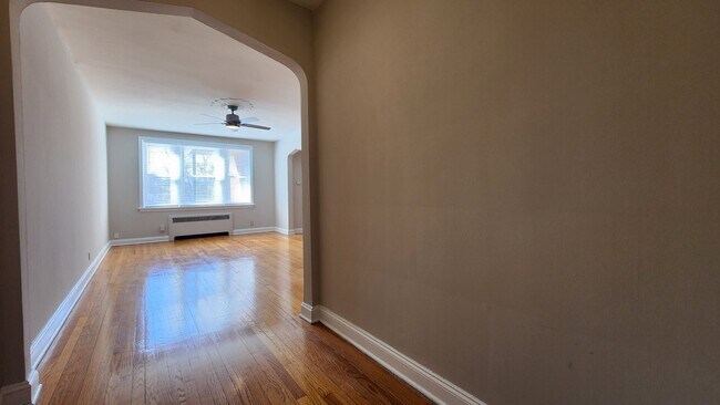 Foto del edificio - 7512 Cromwell Dr