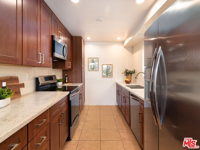 Building Photo - 6517 Pacific Ave