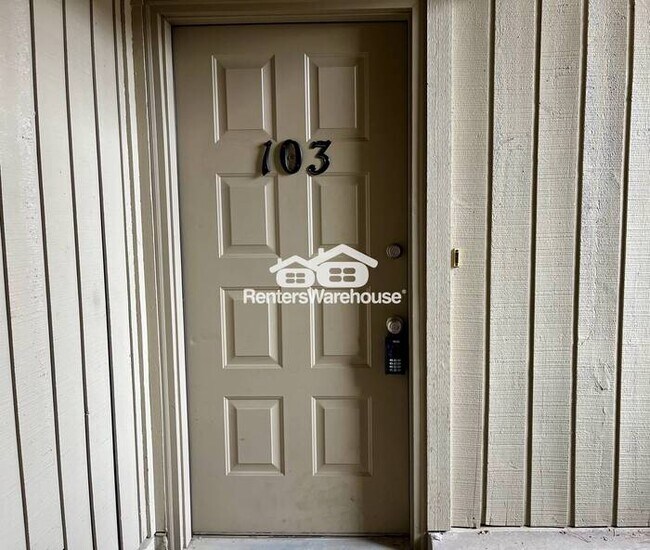 Foto del edificio - Don't miss this recently updated spacious 1 Bed 1 Bath Condo