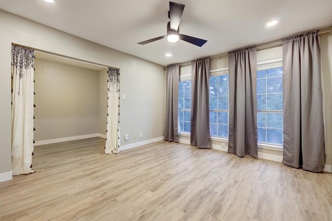 Foto del edificio - 3809 Spicewood Springs Rd