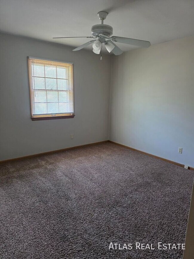 Foto del edificio - 8424 Travis Ln