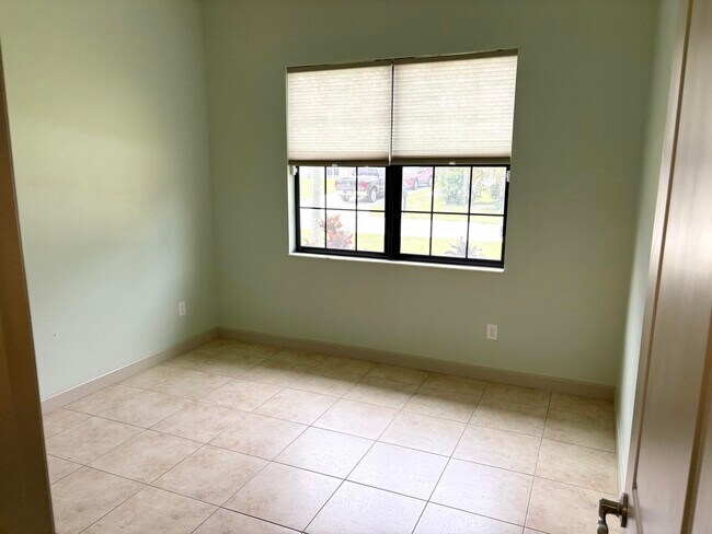 Foto del edificio - 934 SW Excel Ave