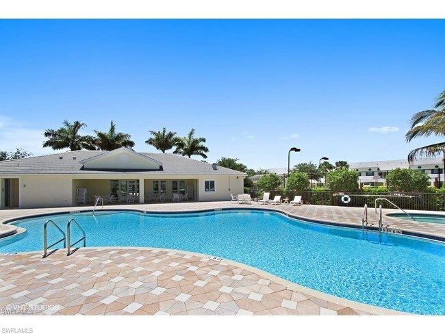 Foto del edificio - 15022 Sea Crest Blvd
