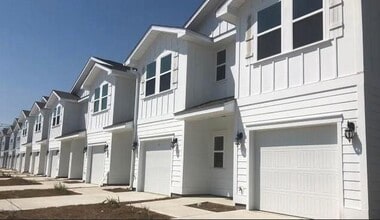 Building Photo - 74 Sandhill Pines Dr