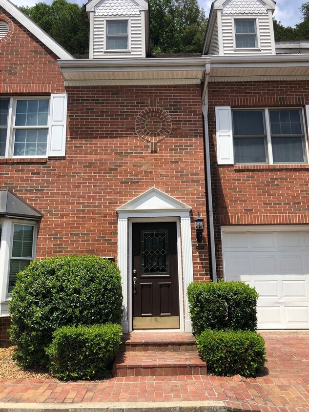 Primary Photo - Townhome For Lease!!