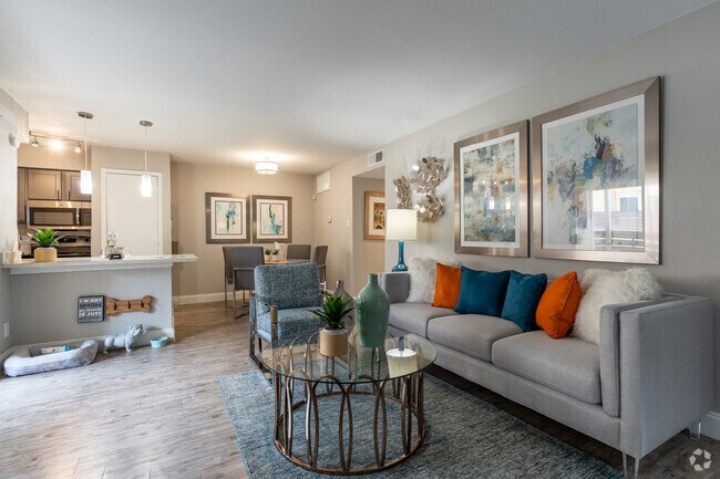 1,5 habitaciones, 1 baño, 790 pies cuadrados, sala de estar - Flintridge Apartments