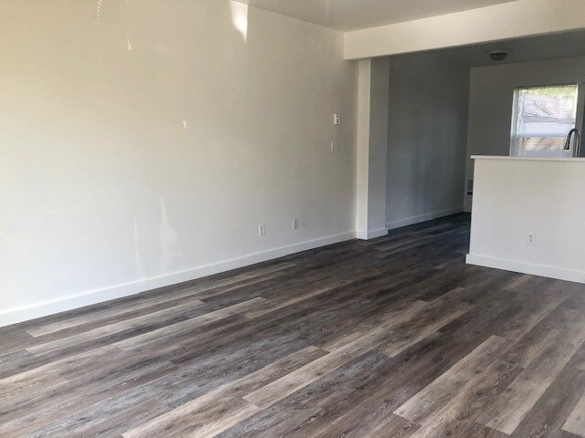 Área de estar principal - 6702 SE 80th Ave