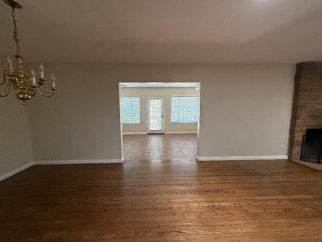 Foto del edificio - 8552 Woodley Ave