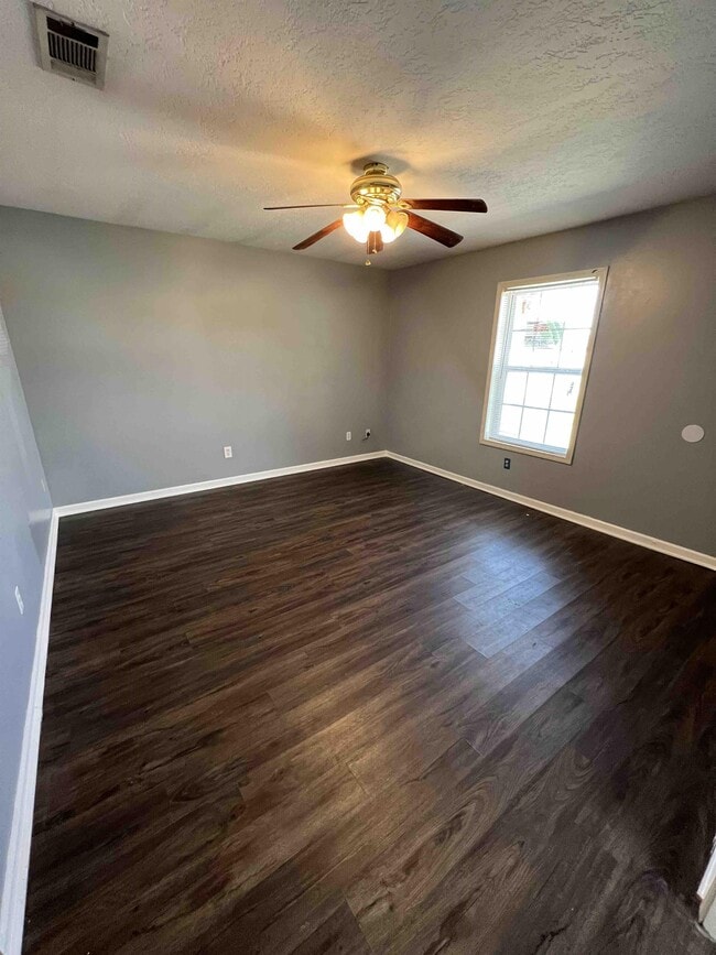 Building Photo - 1743 N Tallowood Dr