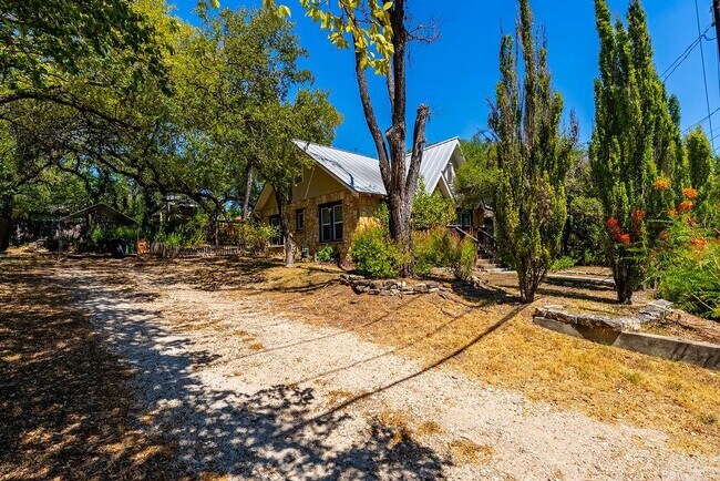 Foto del edificio - 902 Bouldin Ave
