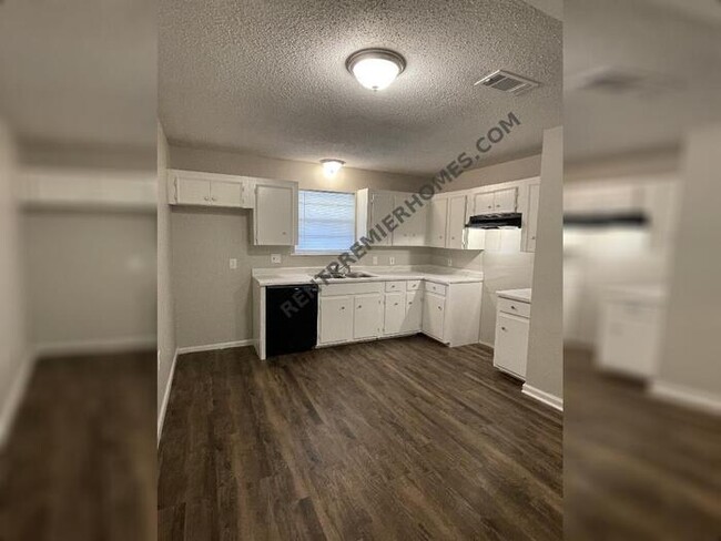Foto del edificio - 9714 Woodland Dr