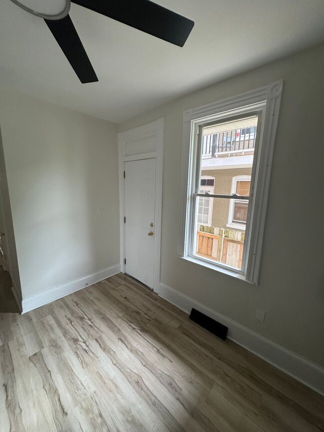 Building Photo - Charming Lancaster City 5 BR/ 1.5 Bath Hom...