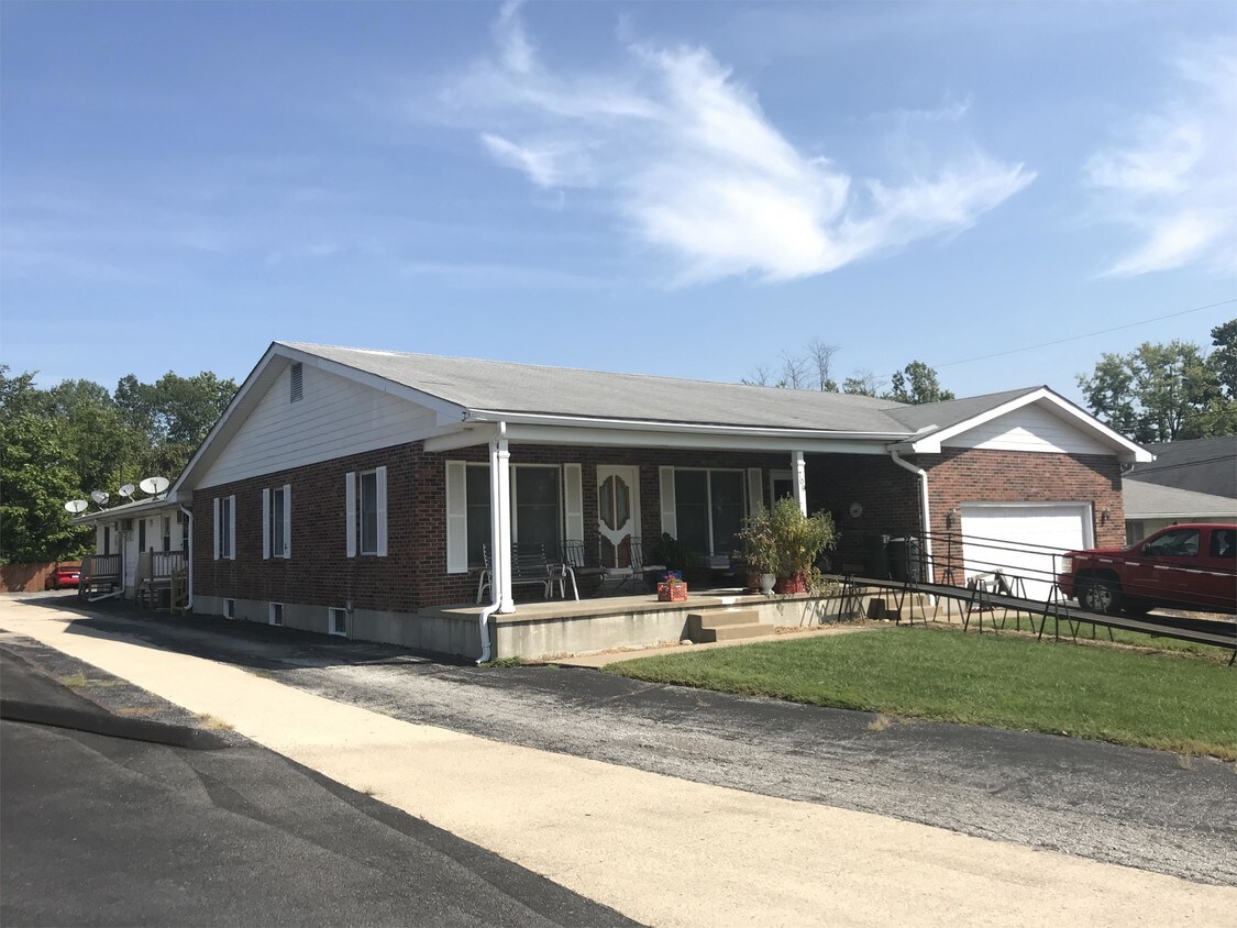 709 E Main St Unit 7, Warrenton, MO 63383 Apartment for Rent in