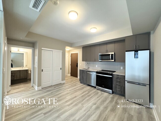 Photo du bâtiment - Brand New 1 Bed 1 Bath with Parking