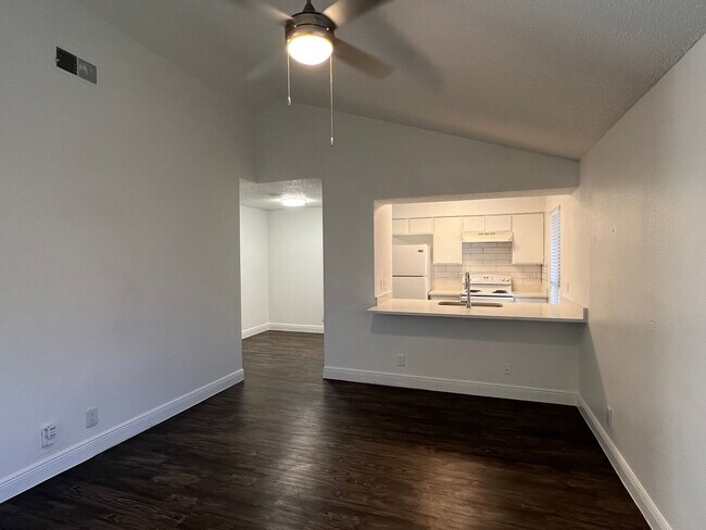 Foto del interior - St. Edwards Place Apartments