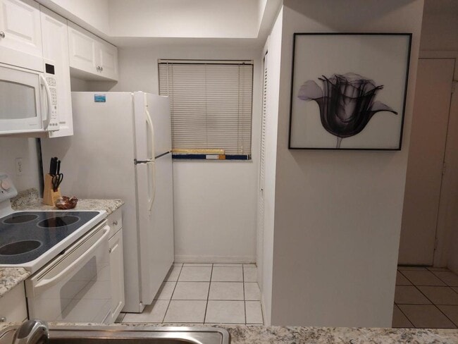 Building Photo - 2989 Sir Hamilton Cir