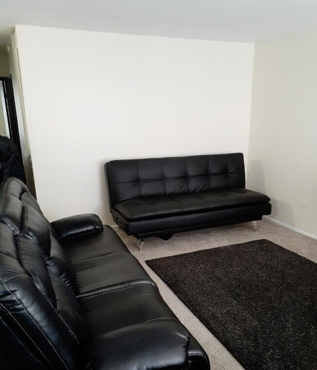 Foto del edificio - 8631 W Foster Ave