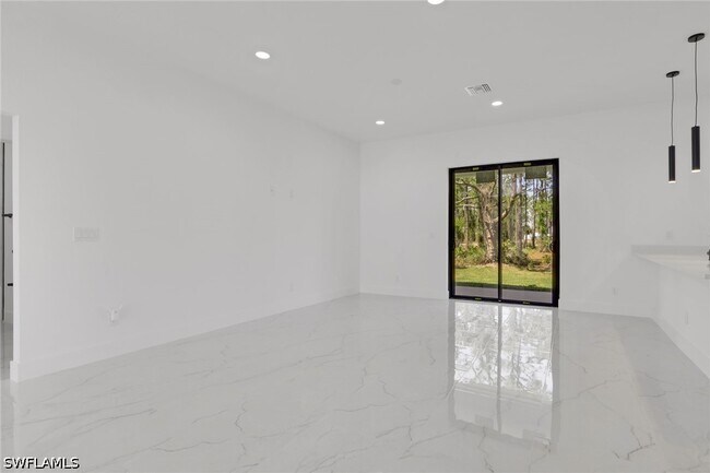 Building Photo - 3315 Sunshine Blvd N