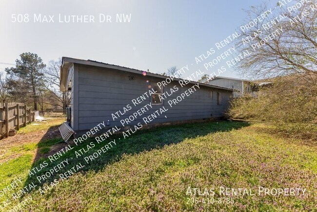 Building Photo - 508 Max Luther Dr NW
