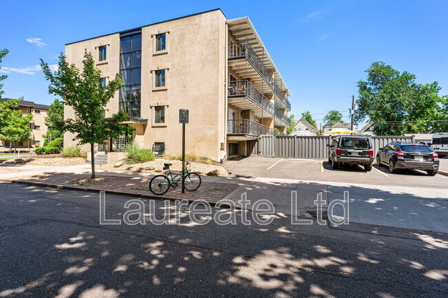 Foto del edificio - 100 S Clarkson St