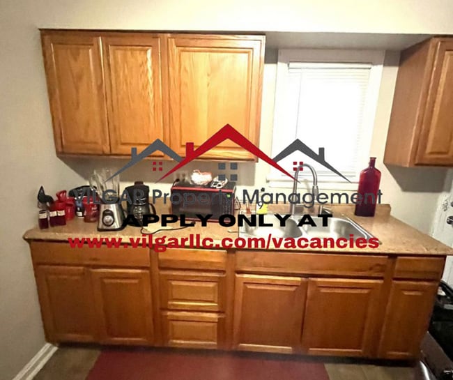 Building Photo - WOW fully furnished home!  4 - bedroom, 1 ...