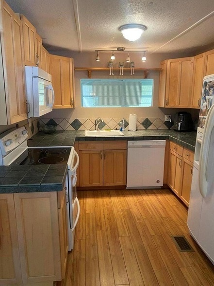 Building Photo - 17 Madrid Ln