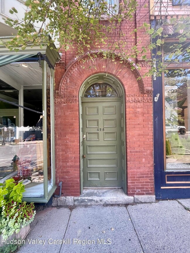 Building Photo - 428 Warren St