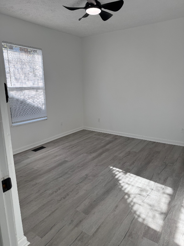 Building Photo - 4033 Porter Ave