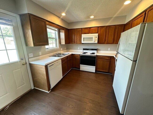 Foto del edificio - 904 Southwood Dr