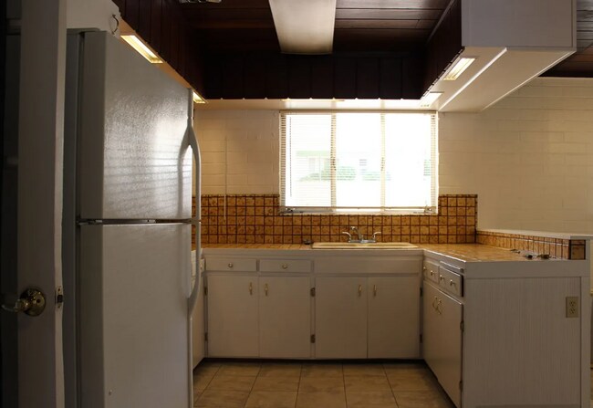 Foto del edificio - Coming Soon - Available August 17, 2026