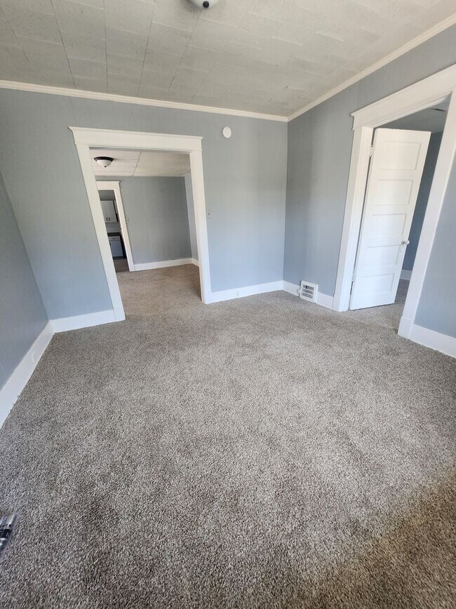 Foto del edificio - Lower 3 bedroom unit