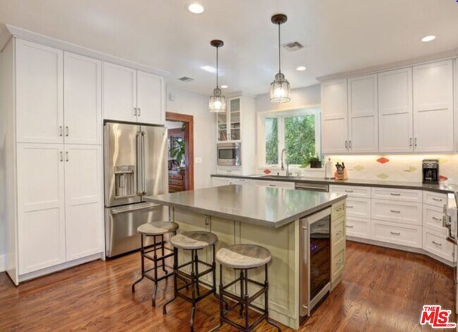 Foto del edificio - 13239 Addison St